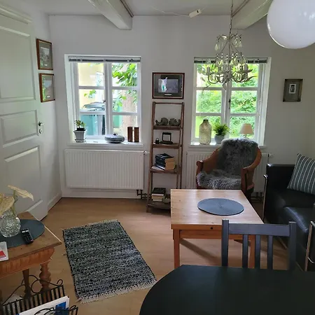 Skraedderens Baghus Nyaraló